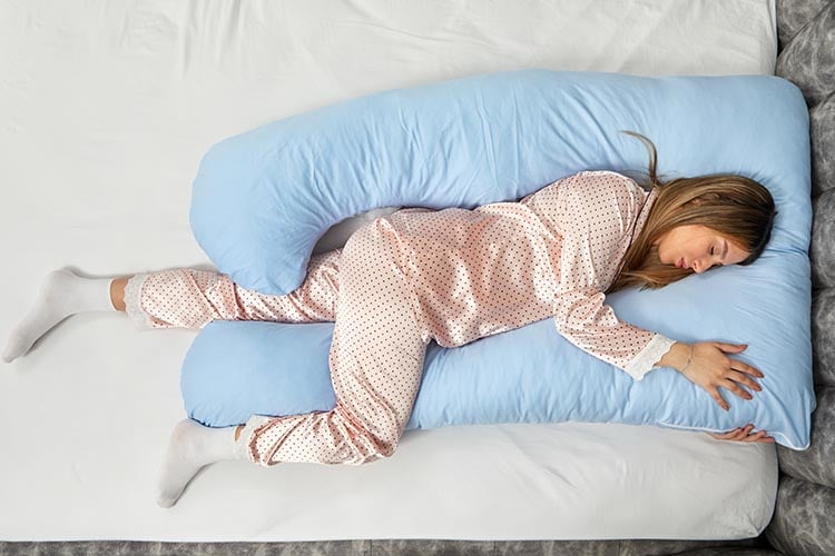 How To Use A Pregnancy Pillow: Your Guide to Better Sleep